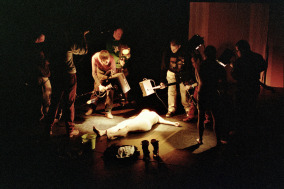 Theater Stap (B): 4 zu 3