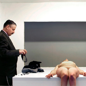 Noemi Lakmaier (GB): Undress / Re-dress